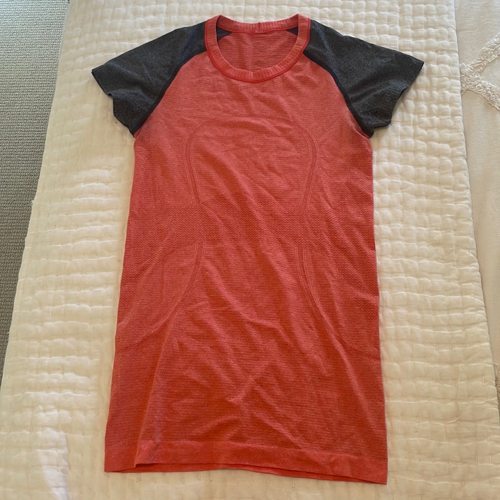 Swiftly Tech Short Sleeve 2.0 Size 4 Peachy with Gray Sleeves